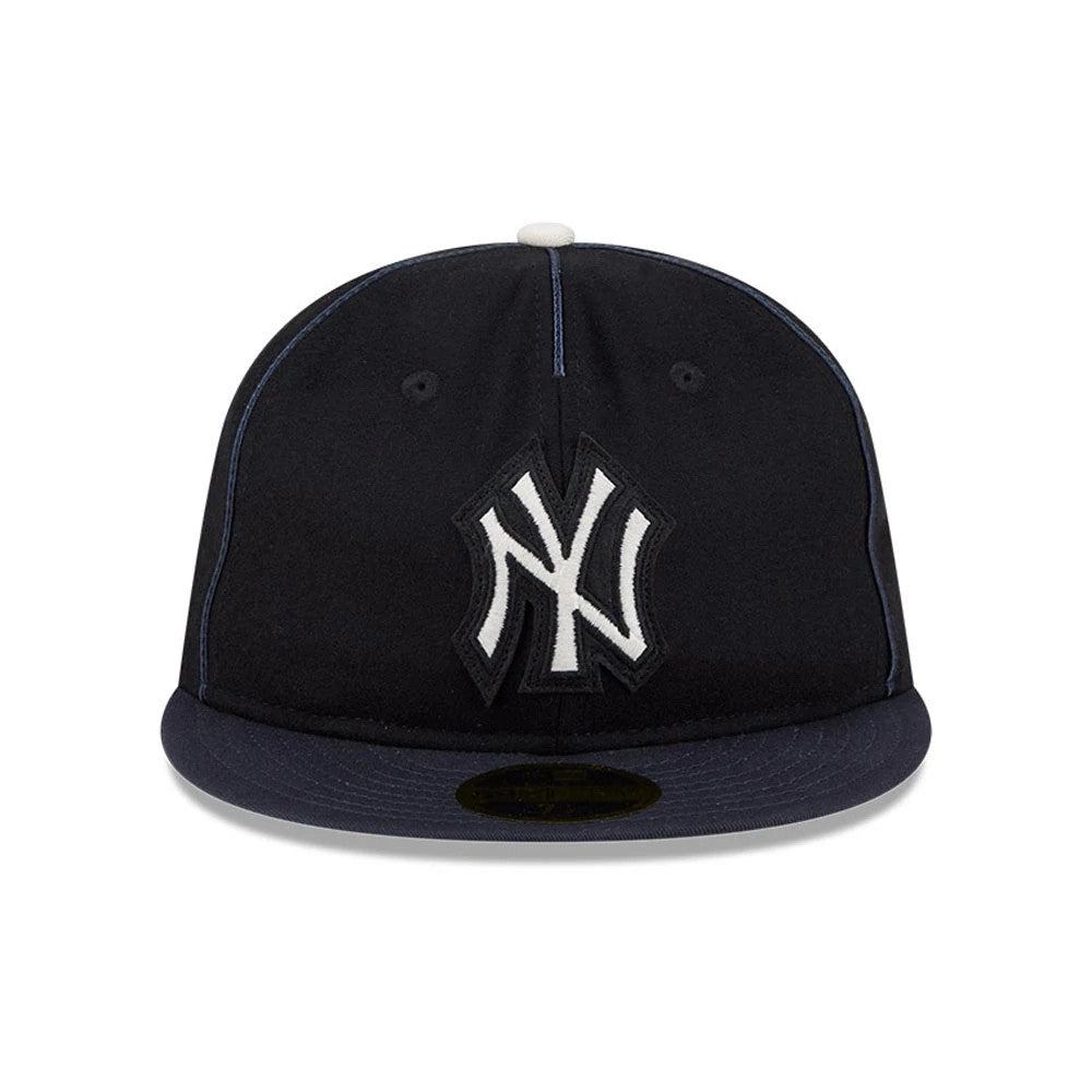 New York Yankees MLB Felt Logo Navy Retro Crown New Era 59FIFTY Fitted Cap, front view showing the white embroidered NY logo on the structured navy crown, navy flat visor, and the gold 59FIFTY size sticker on the undervisor.