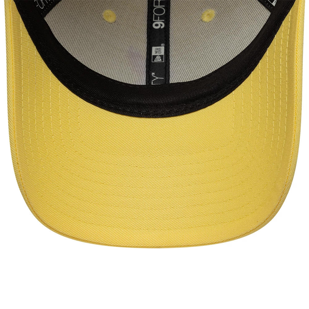 Liverpool FC Womens Pastel Yellow New Era 9FORTY Adjustable Cap, inside view showing the black sweatband, yellow undervisor and the 9FORTY size sticker on the taping along with yellow eyelets on the structured crown.