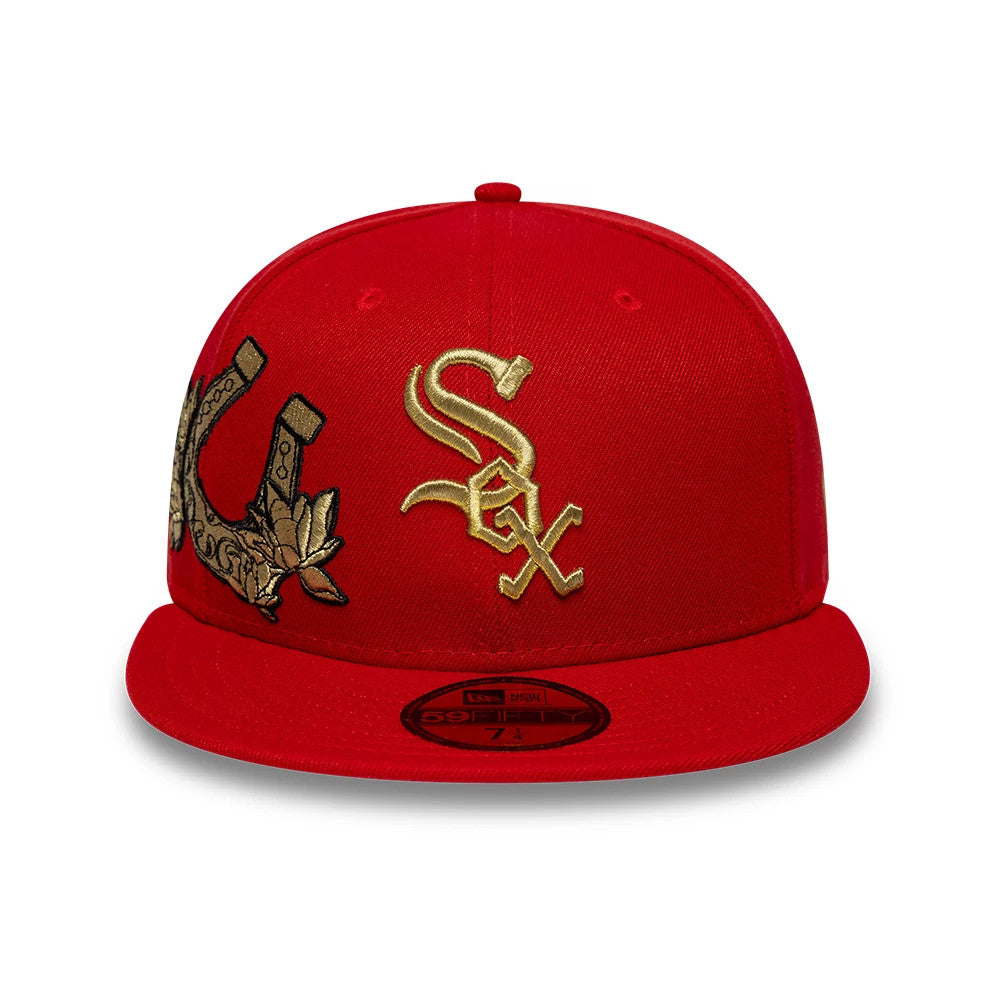 Chicago White Sox MLB Horseshoe Red New Era 59FIFTY Fitted Cap, front view showing a gold embroidered Sox logo on the front panel, a detailed horseshoe graphic to the left, and a matching red visor with a 59FIFTY size sticker.