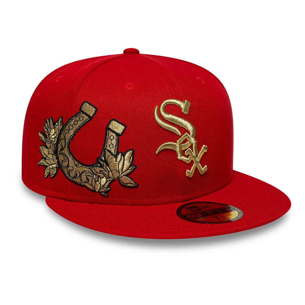 Chicago White Sox MLB Horseshoe Red New Era 59FIFTY Fitted Cap, front view showing a gold horseshoe and floral embroidery on the left front panel and raised Sox lettering on the right, with a matching red visor and a gold 59FIFTY size sticker.