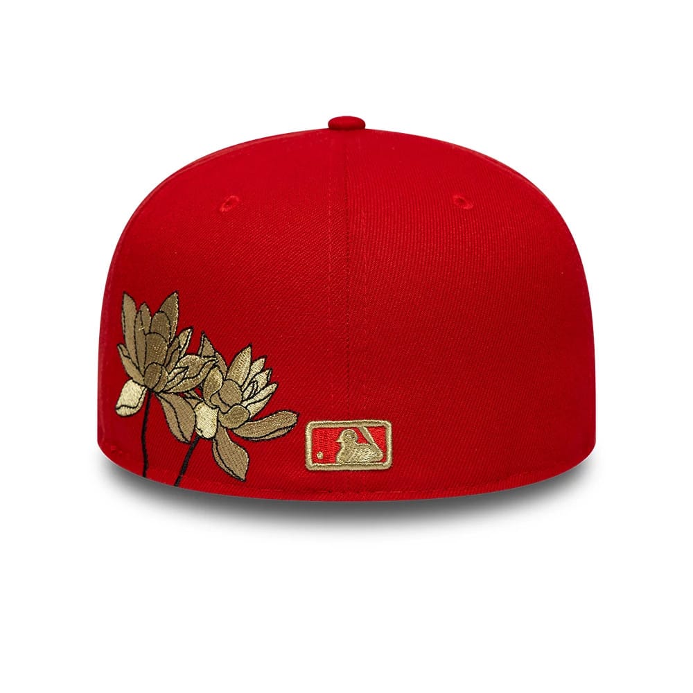 Pictured is this MLB Horseshoe Chicago White Sox 59FIFTY Fitted cap in red. 4