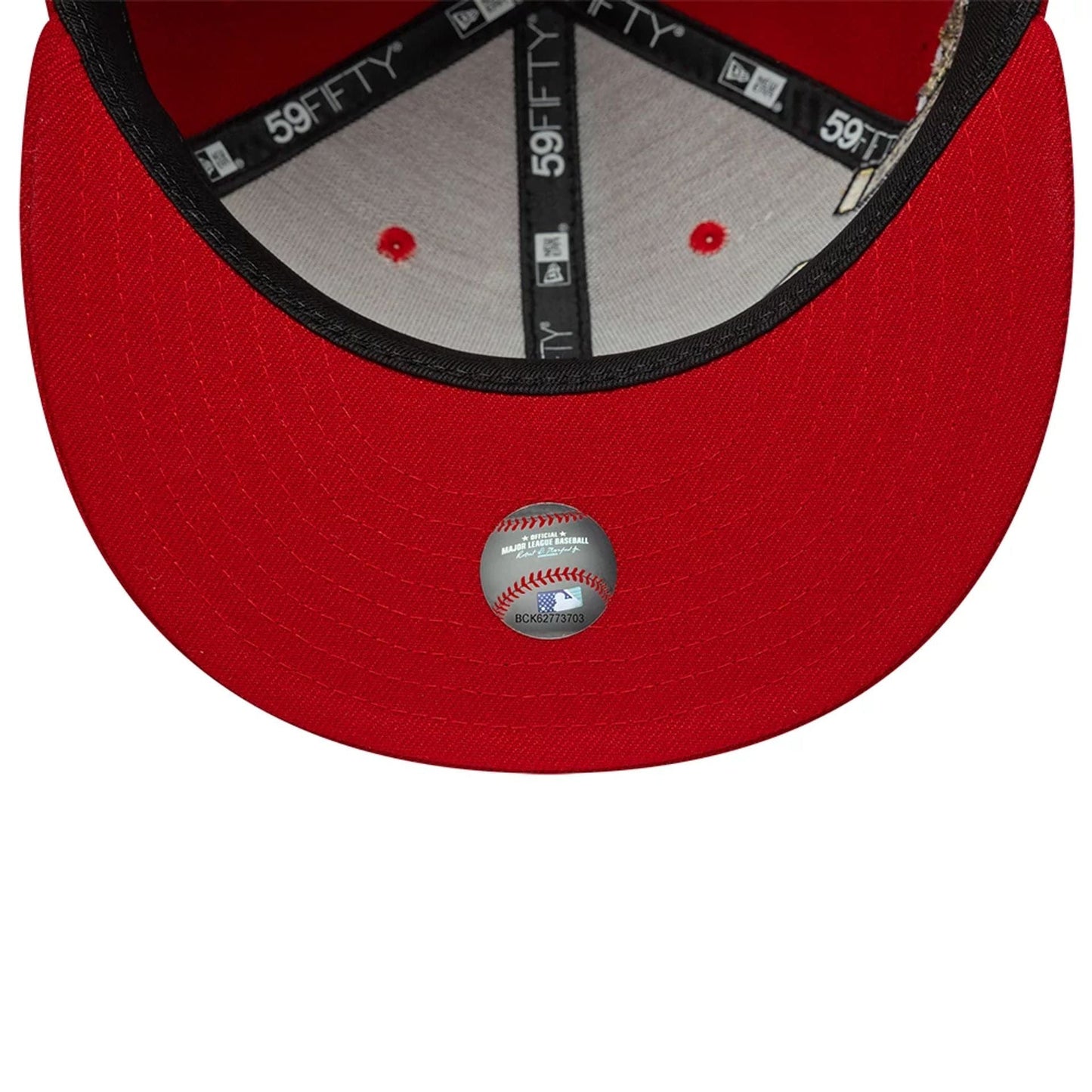 Pictured is this MLB Horseshoe Chicago White Sox 59FIFTY Fitted cap in red. 7
