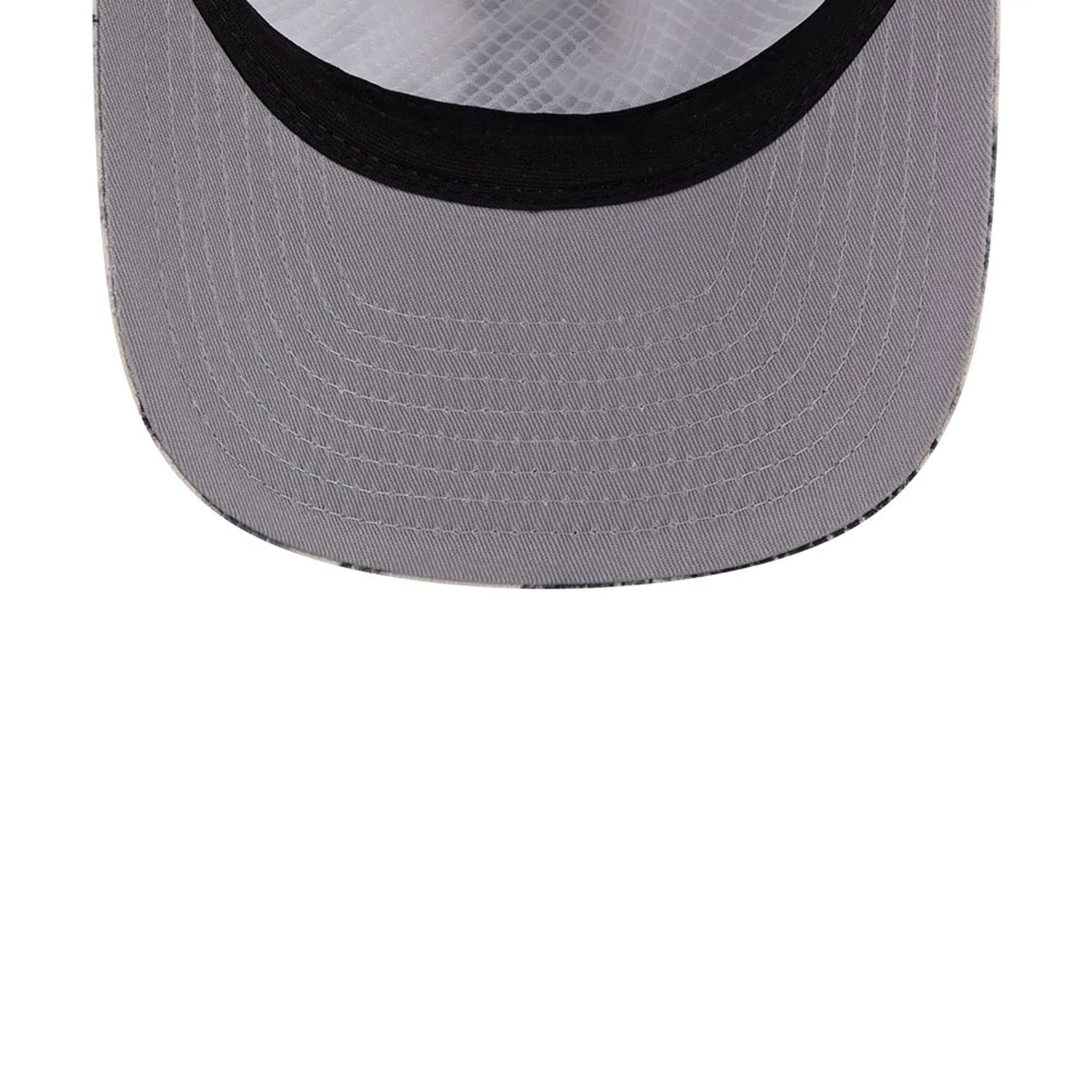 Pictured is this MLB Tropics Chicago White Sox 19TWENTY cap in black. 2