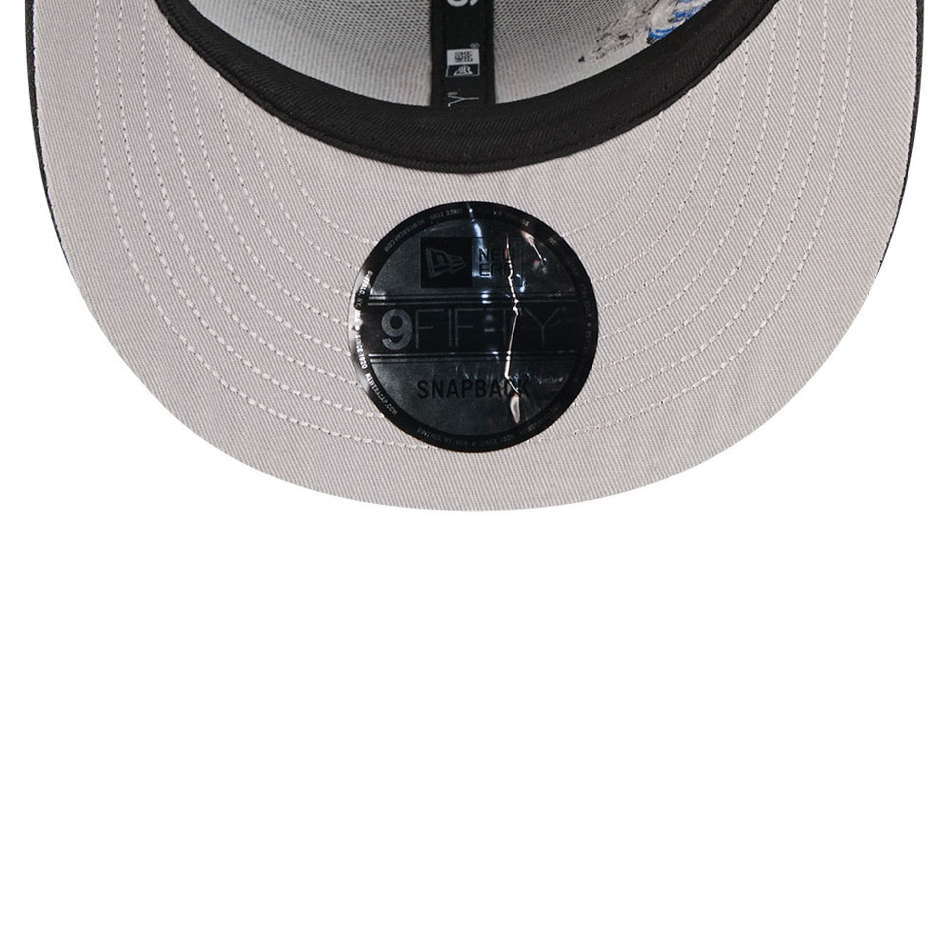 Pictured is this MLB Vissurf New York Mets 9FIFTY Snapback cap in black. 2