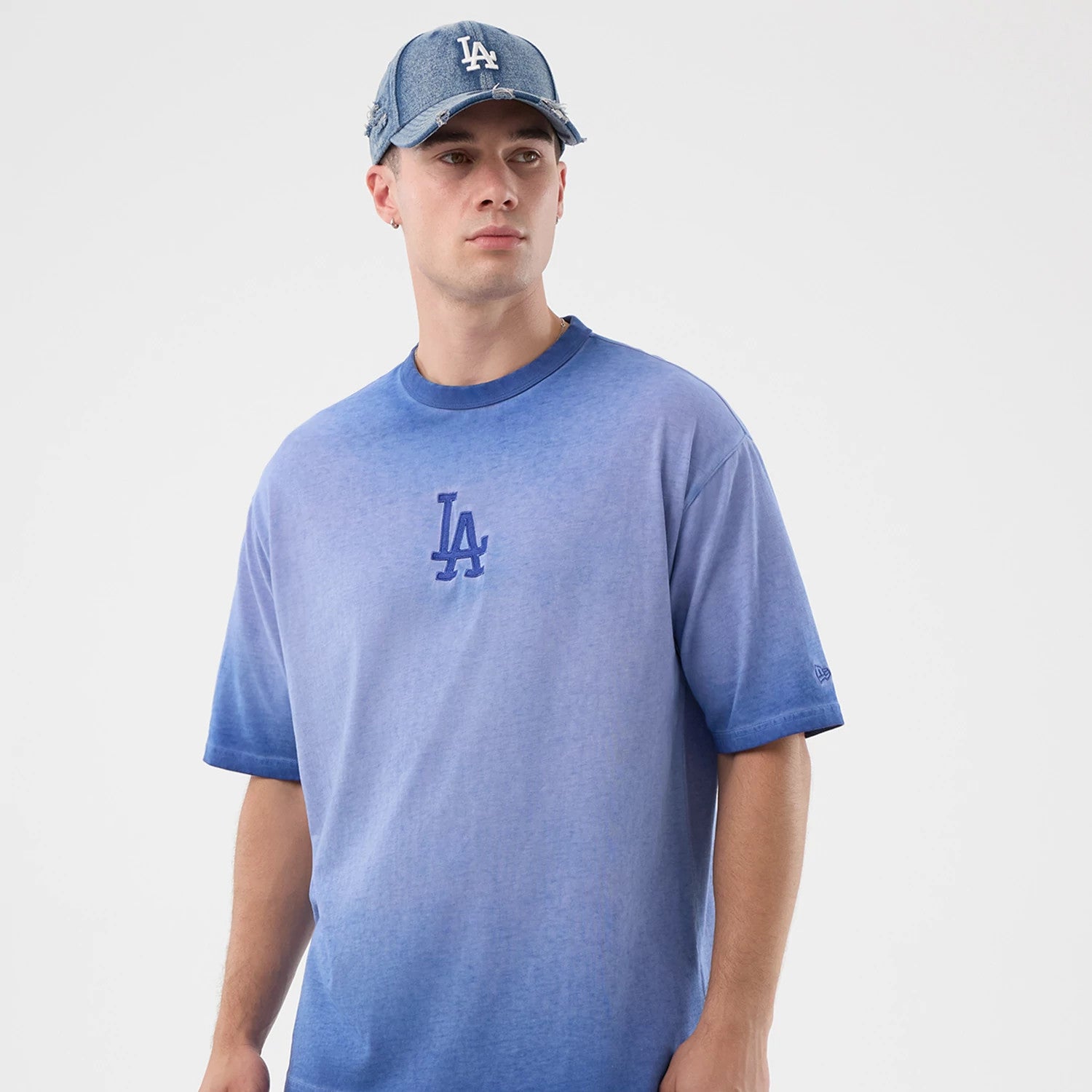 The model is wearing this MLB Washed Logo LA Dodgers T-Shirt in pastel blue. 3