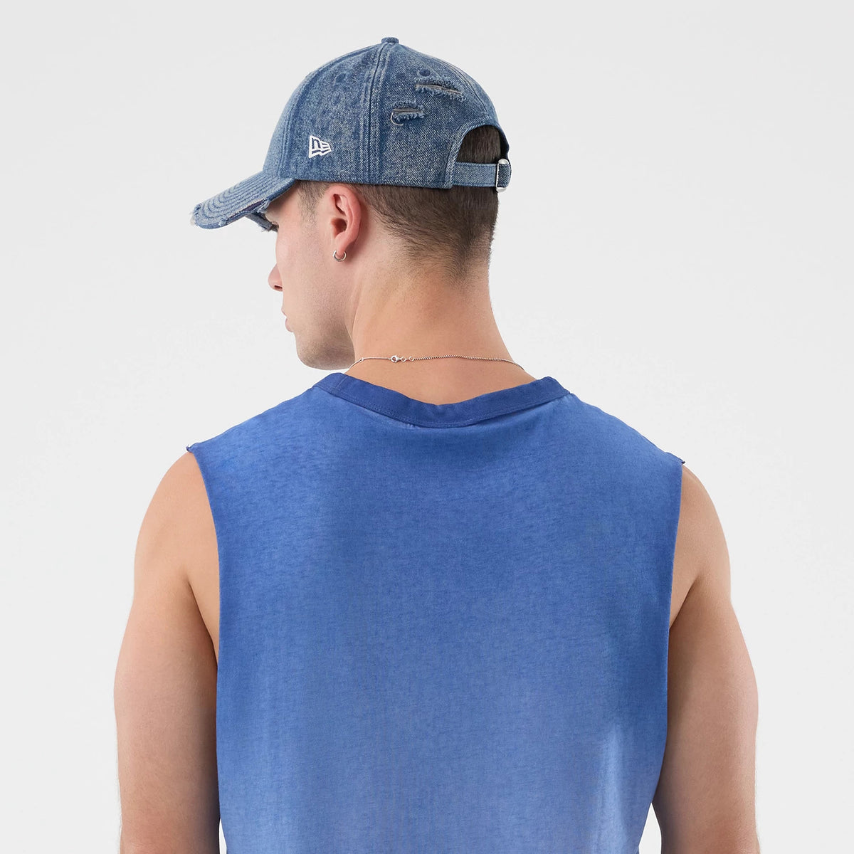 The model is wearing this MLB Washed Logo LA Dodgers Vest in pastel blue. 7