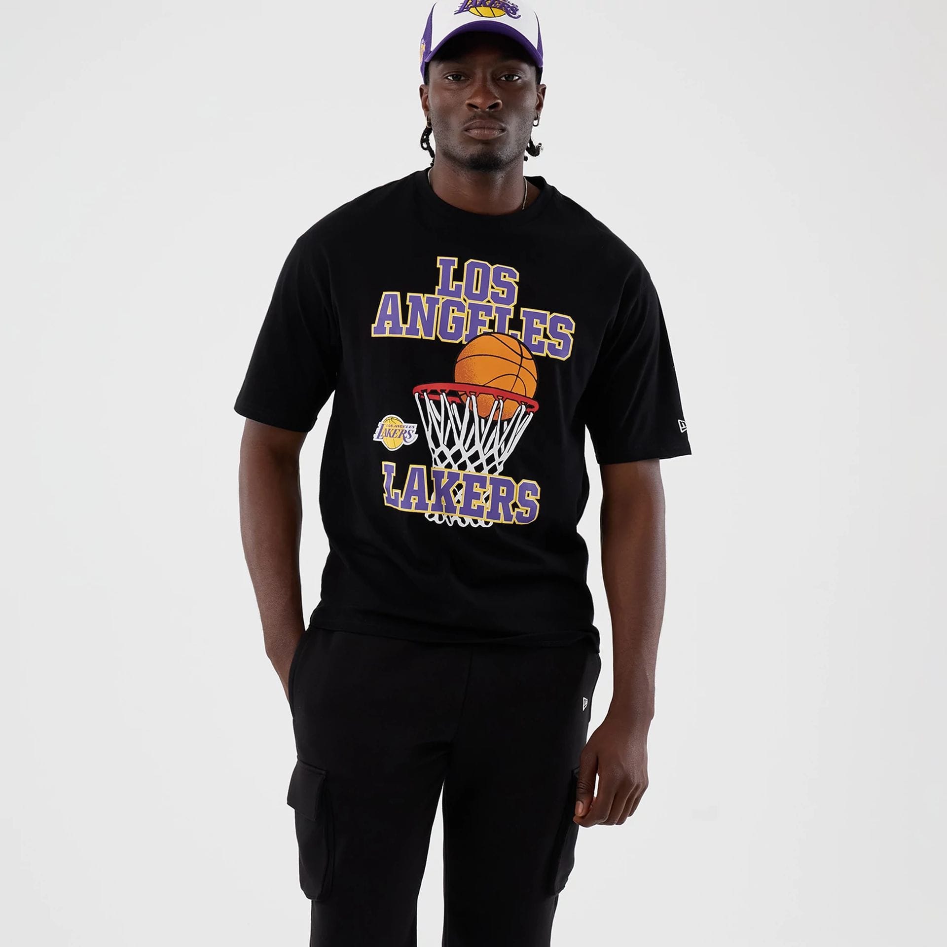 The model is wearing this NBA Basketball Graphic LA Lakers Oversized T-Shirt in black. 1