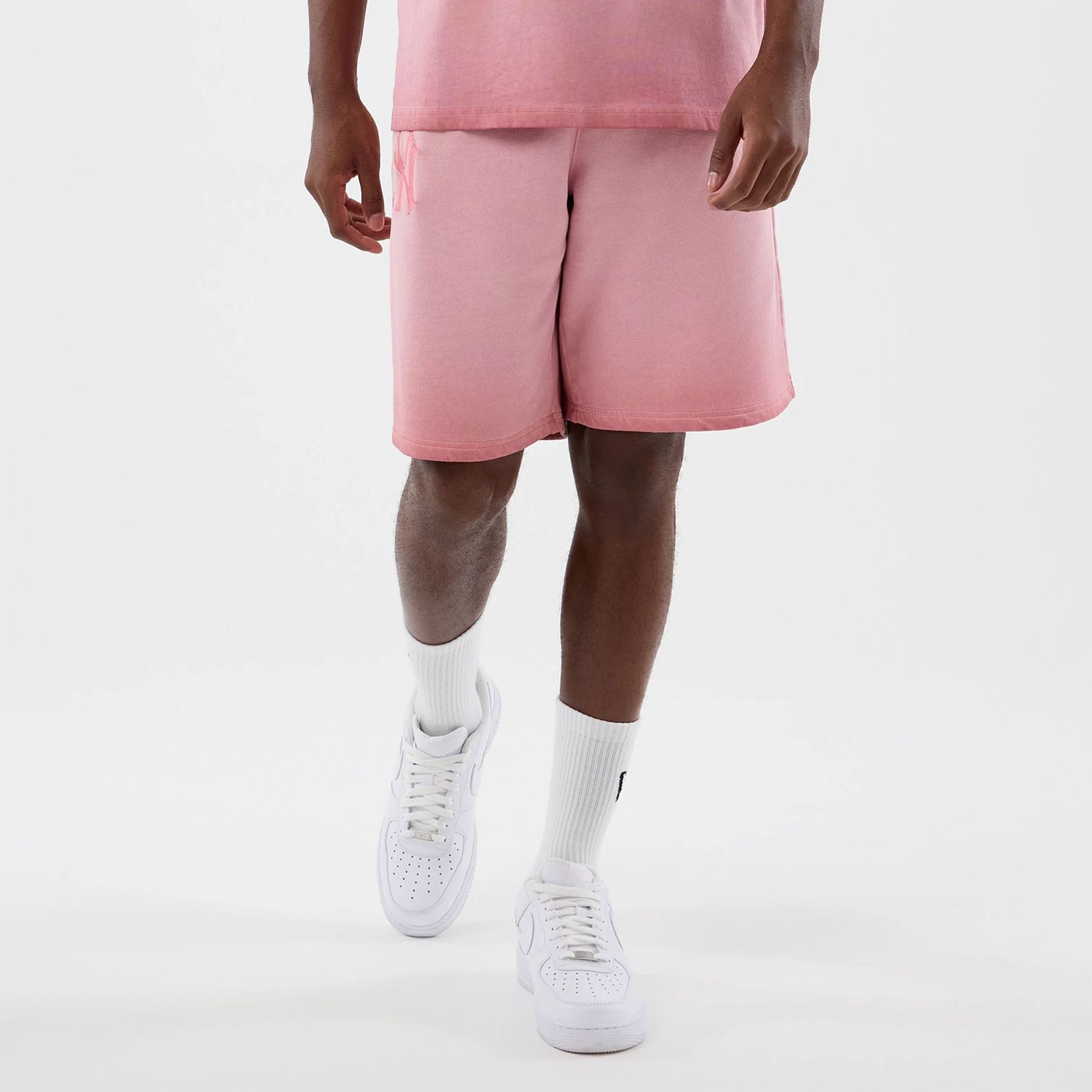 The model is wearing this MLB Washed Logo New York Yankees Shorts in pastel pink. 1