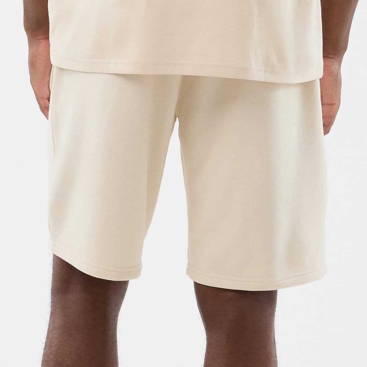 The model is wearing this NBA Core Plus Chicago Bulls Shorts in light beige. 7