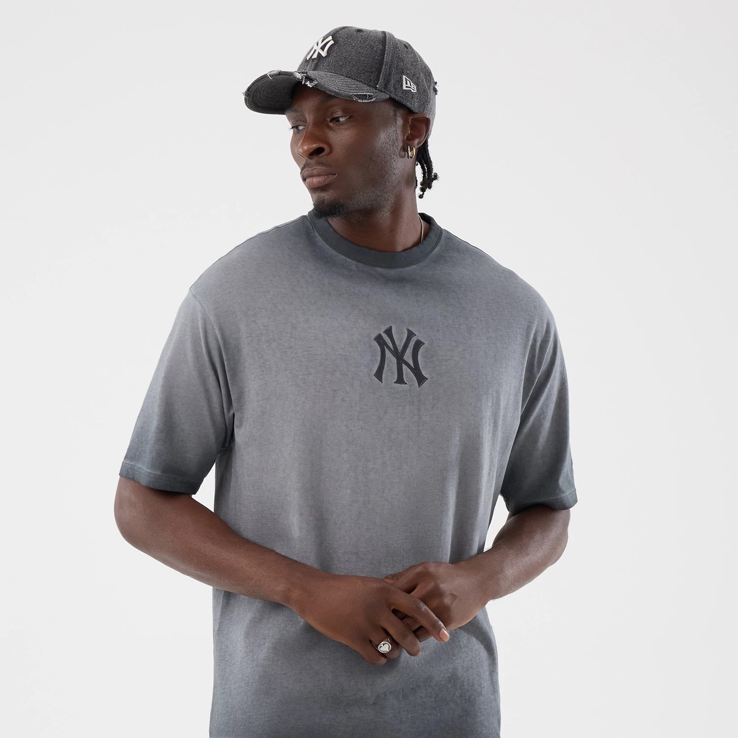 The model is wearing this MLB Washed Logo New York Yankees T-Shirt in black. 3