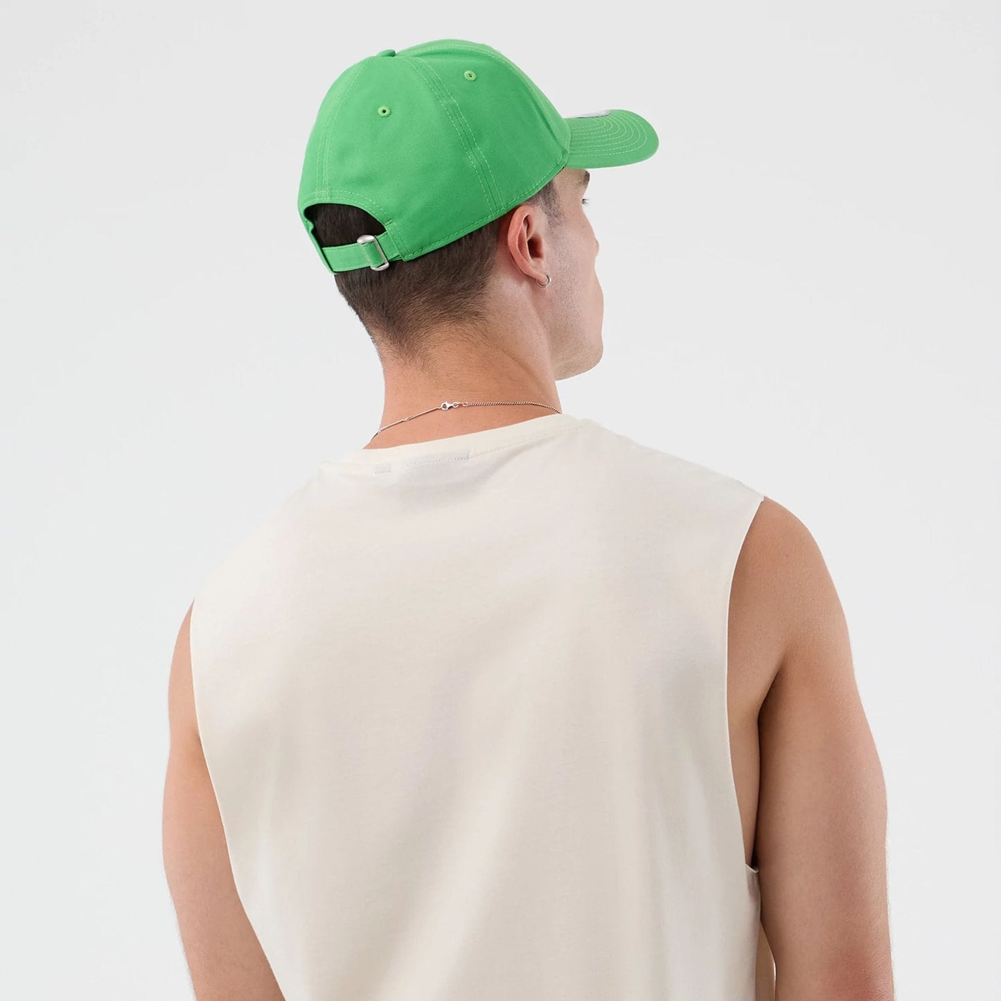 The model is wearing this MLB League Essential LA Dodgers Vest in open white. 7