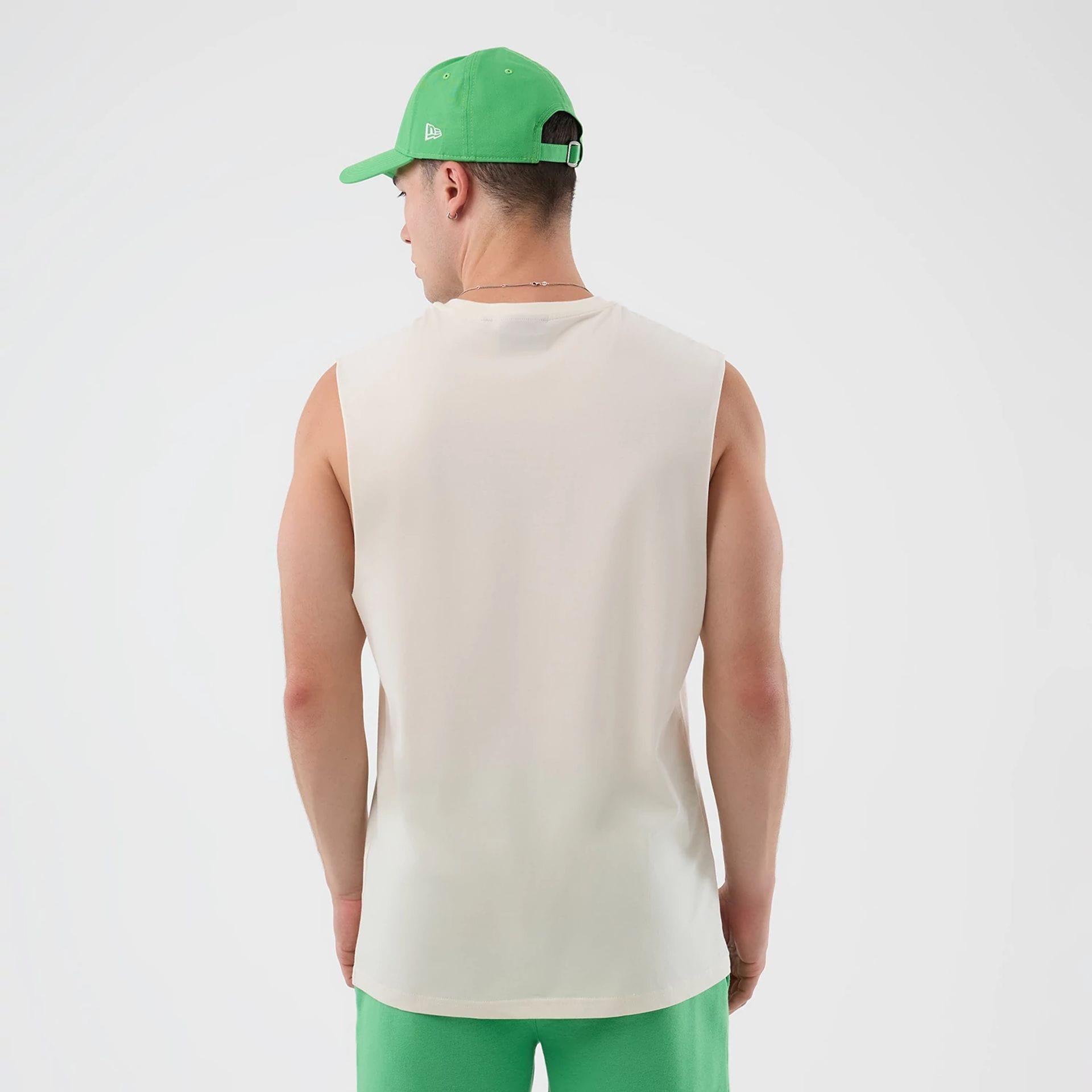 The model is wearing this MLB League Essential LA Dodgers Vest in open white. 2