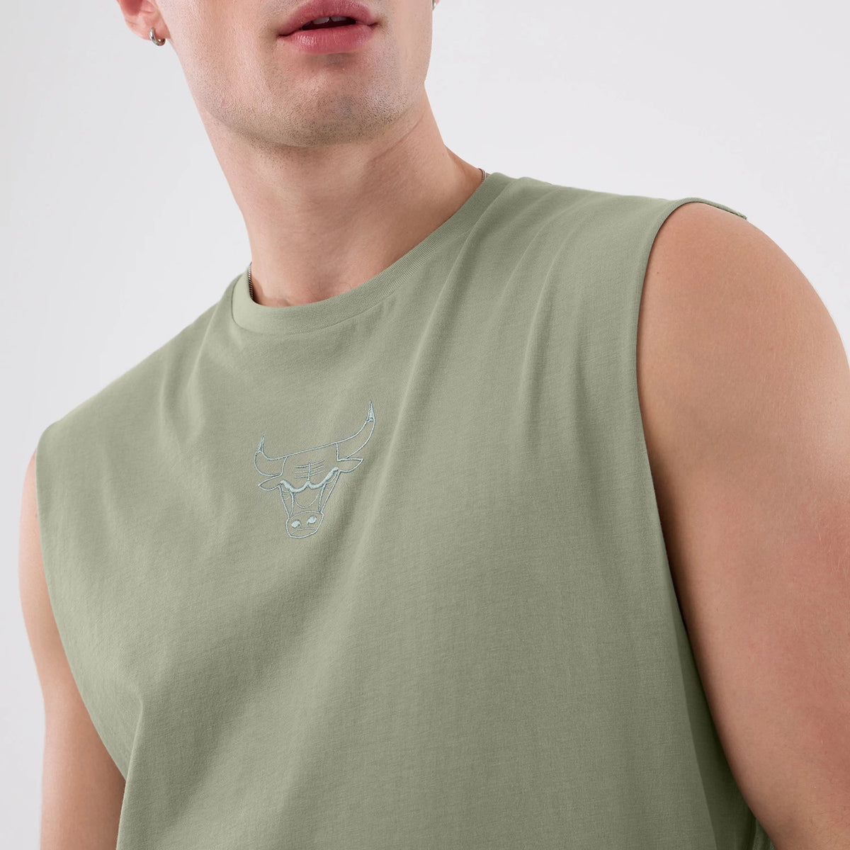 New Era Chicago Bulls NBA League Essential Pastel Green Vest, on-model front view showcasing the embroidered Chicago Bulls logo in a matching tone on the left chest, with wide arm openings and a relaxed fit highlighting the pastel green fabric.