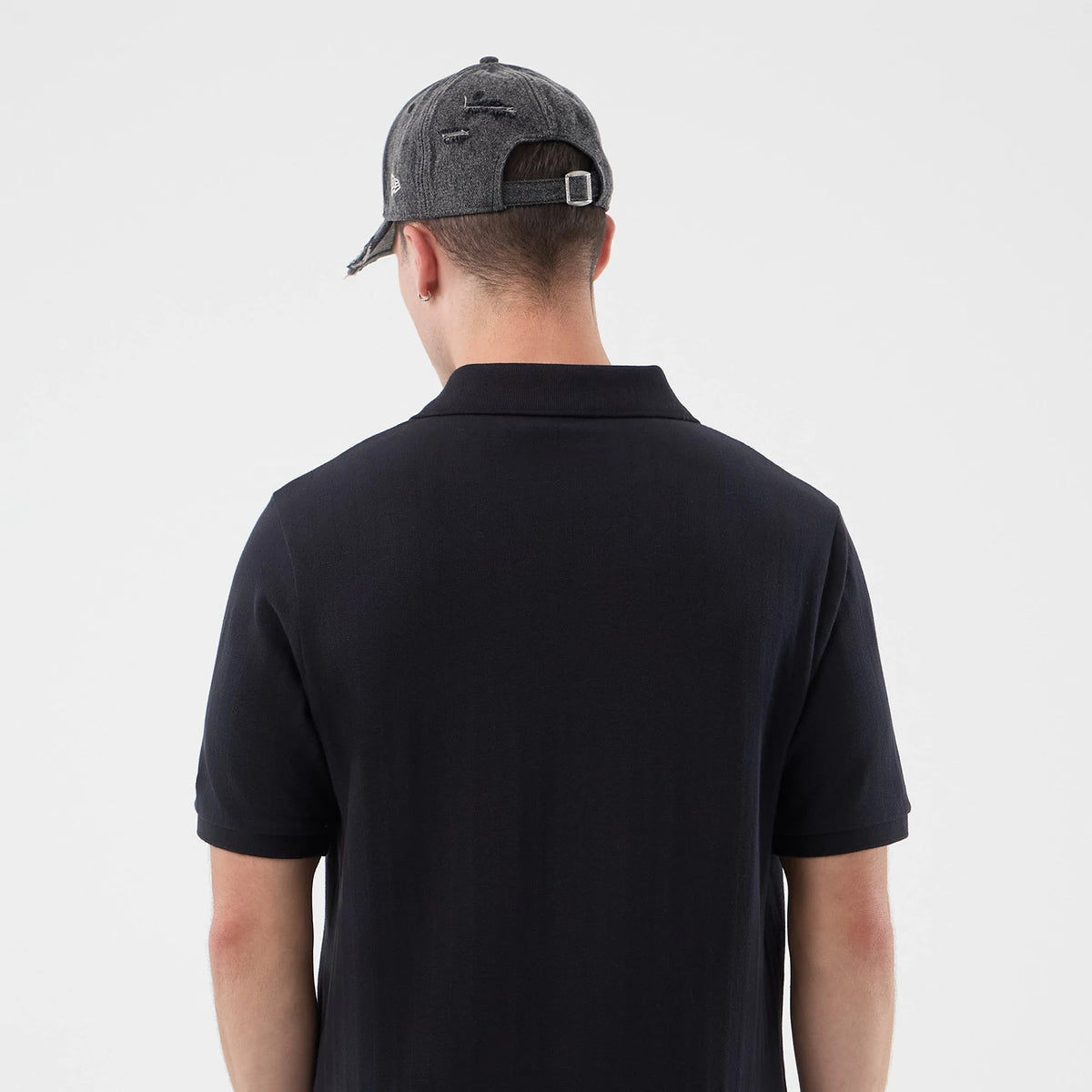 The model is wearing this MLB Rib New York Yankees Polo T-Shirt in navy. 7