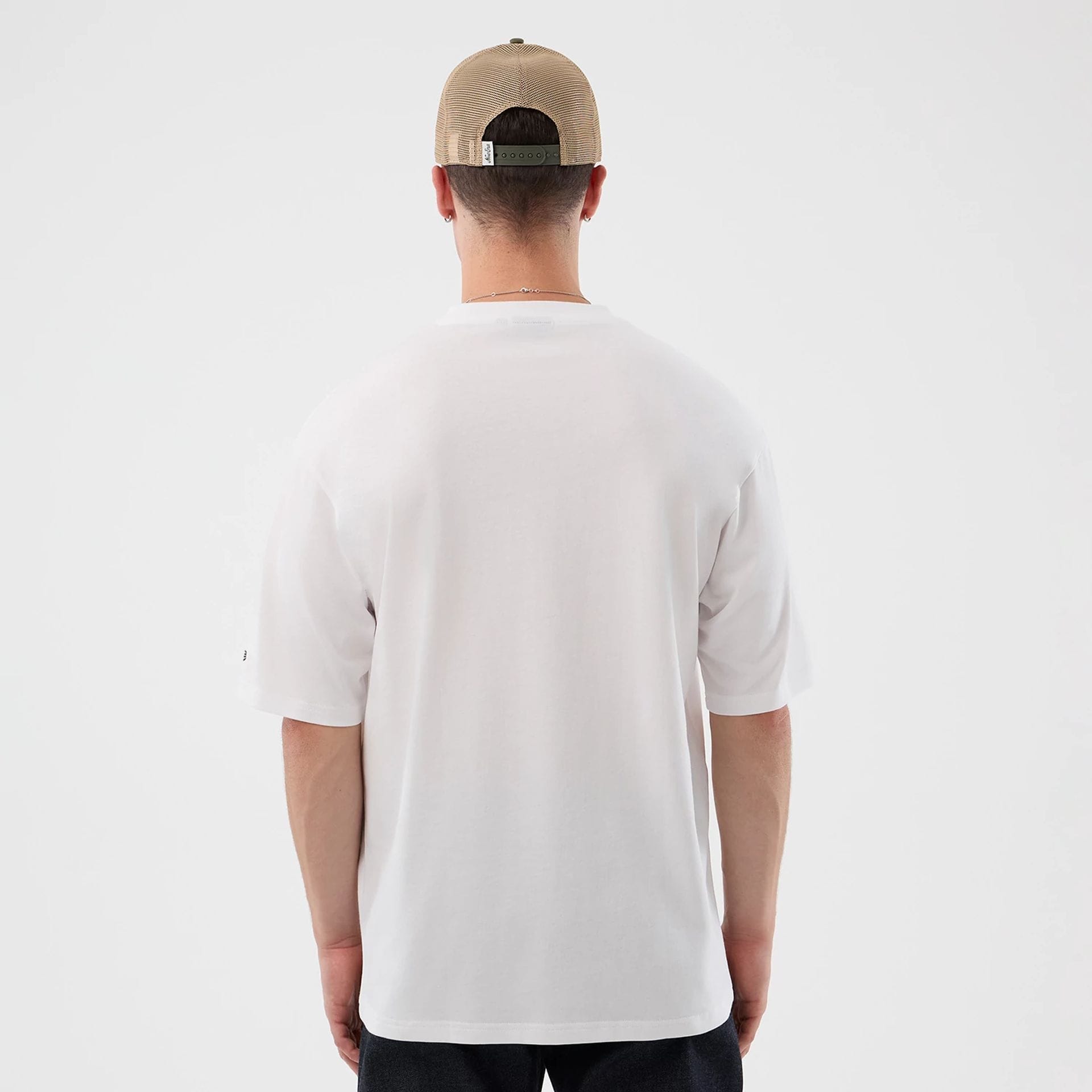The model is wearing this New Era Beach Graphic Oversized T-Shirt in white. 2