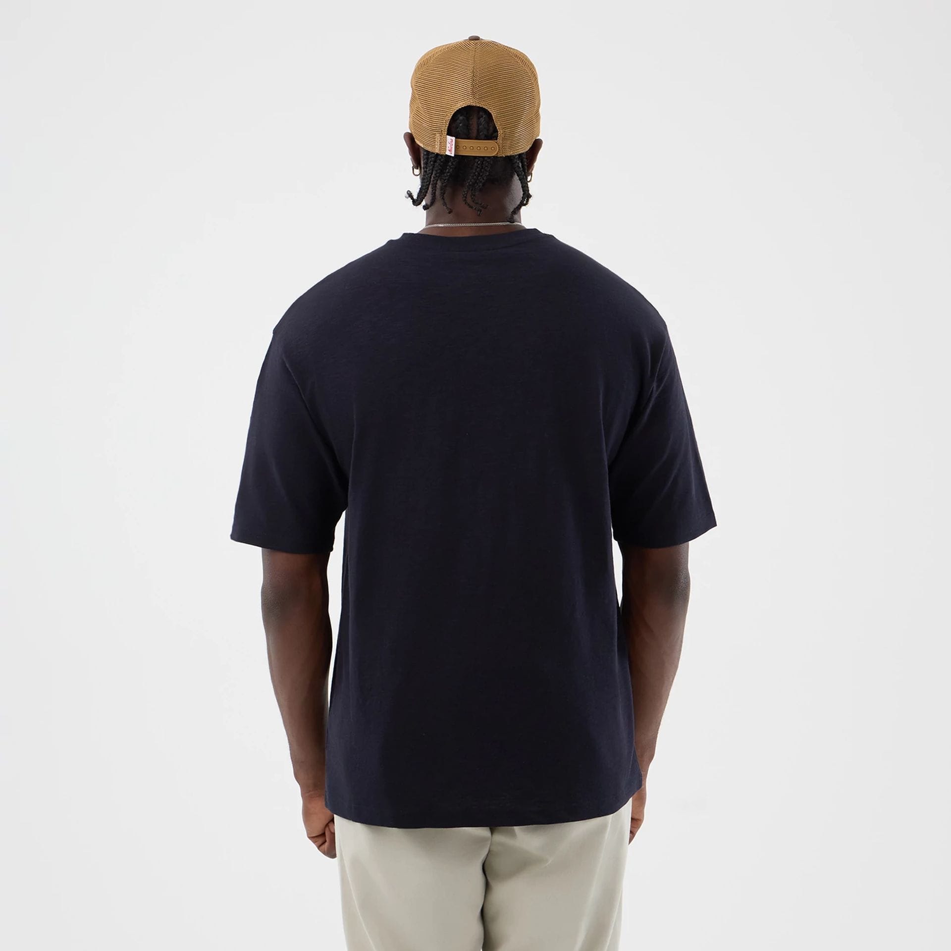 The model is wearing this New Era Slub Oversized T-Shirt in navy. 2