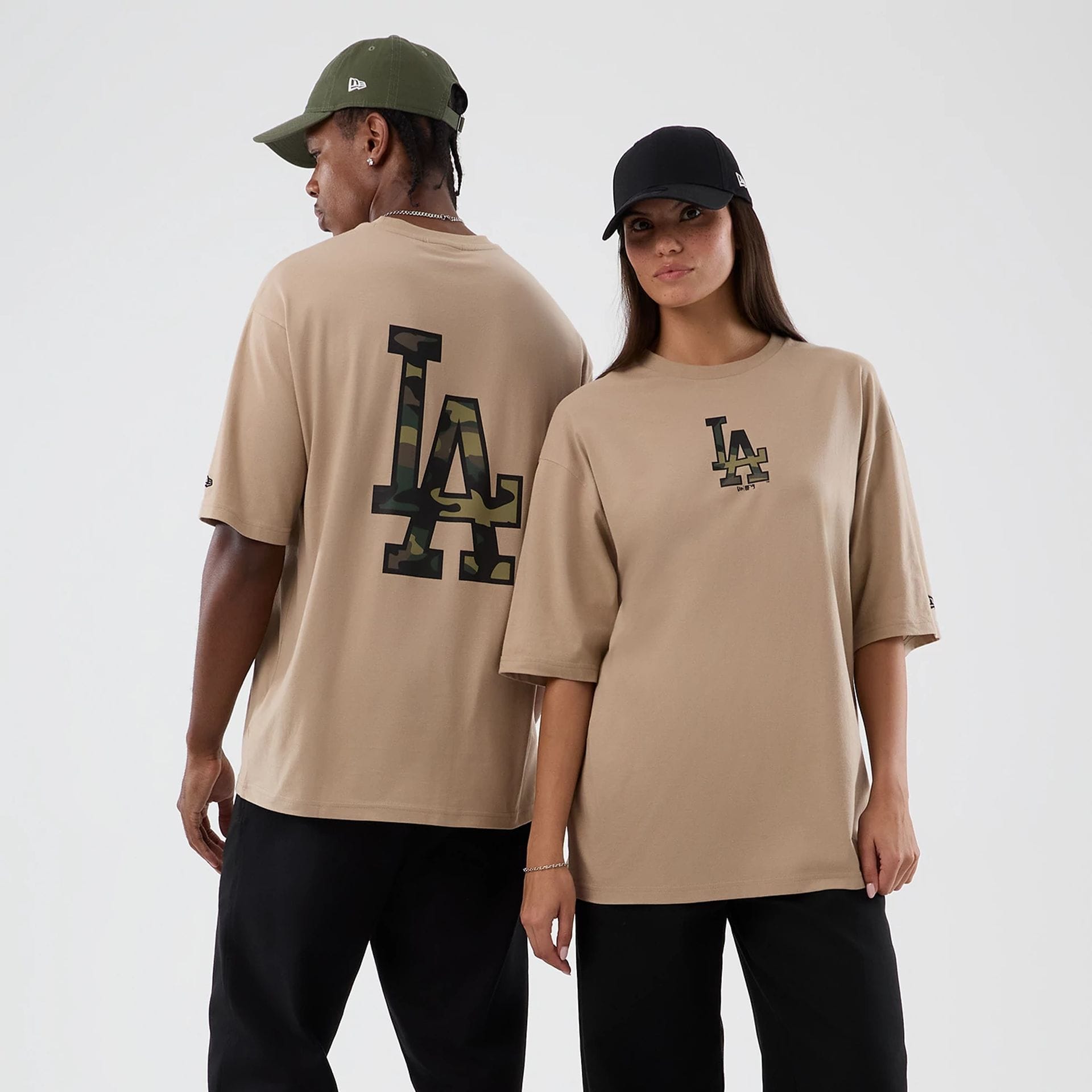 The model is wearing this MLB Infill LA Dodgers Oversized T-Shirt in light beige. 1
