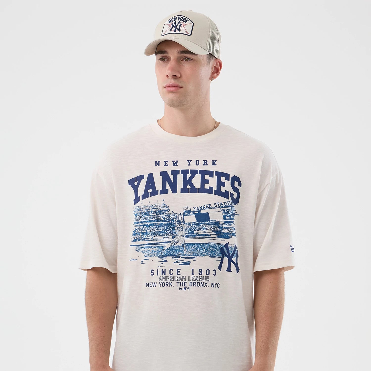 The model is wearing this MLB Slub New York Yankees Oversized T-Shirt in open white. 3