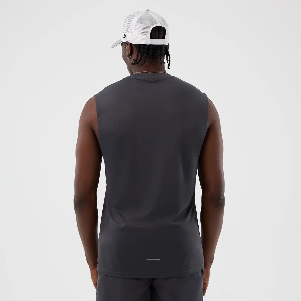 New Era New York Yankees MLB Core Plus Dark Grey Vest, back view on a model wearing a white mesh cap showing the sleeveless design, dark grey fabric and a reflective strip near the lower back hem.