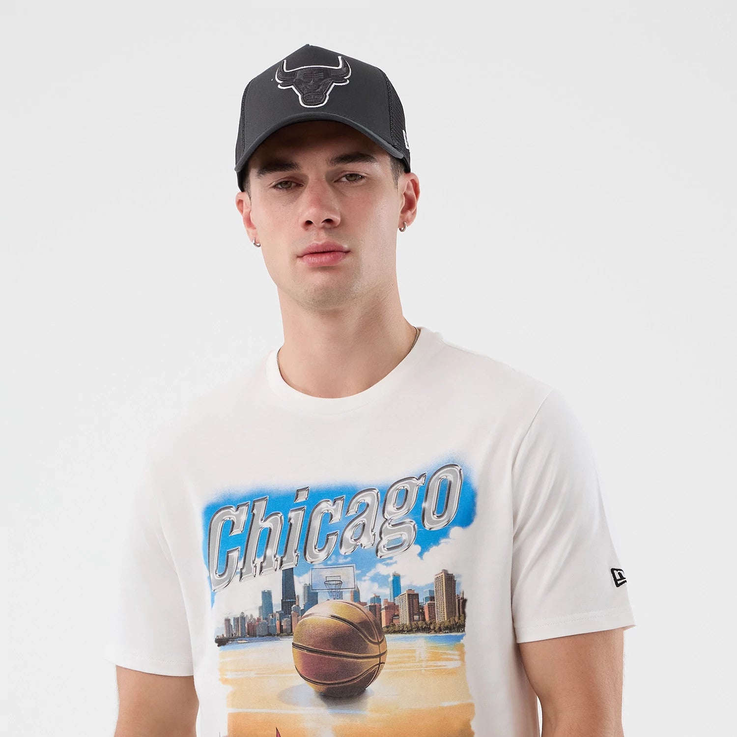 The model is wearing this NBA Beach Graphic Chicago Bulls T-Shirt in white. 5