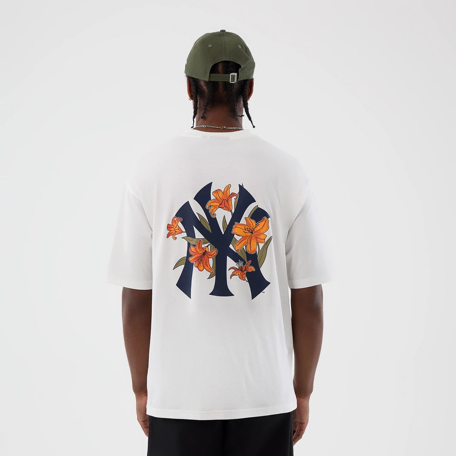 The model is wearing this MLB Floral New York Yankees Oversized T-Shirt in white. 2