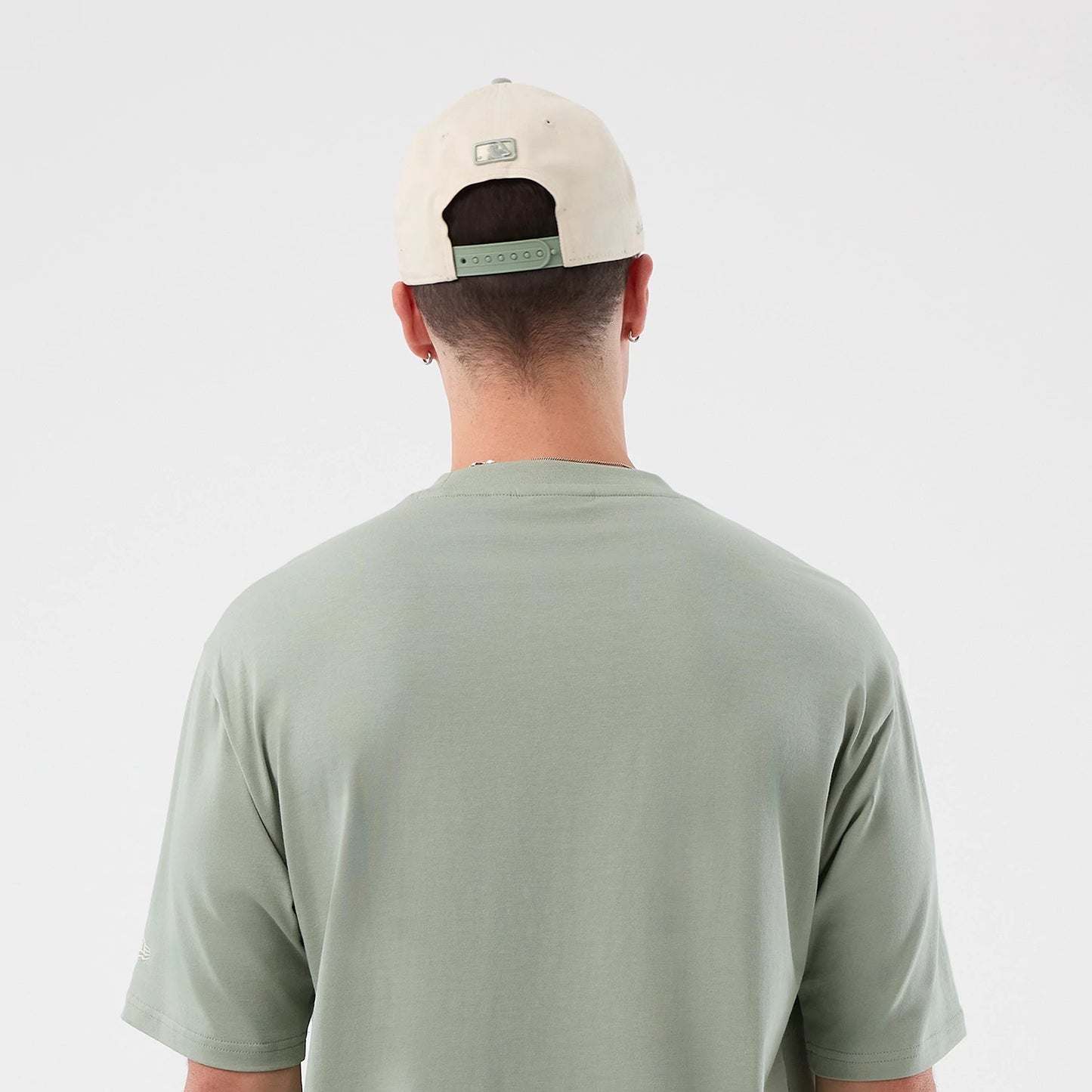 The model is wearing this MLB Script LA Dodgers Oversized T-Shirt in pastel green. 8