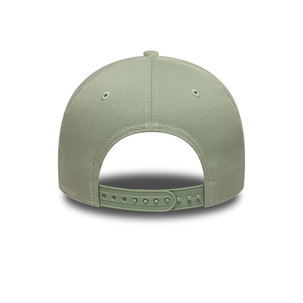 Pictured is this MLB League Essential New York Yankees 9FORTY E-Frame cap in pastel green. 4