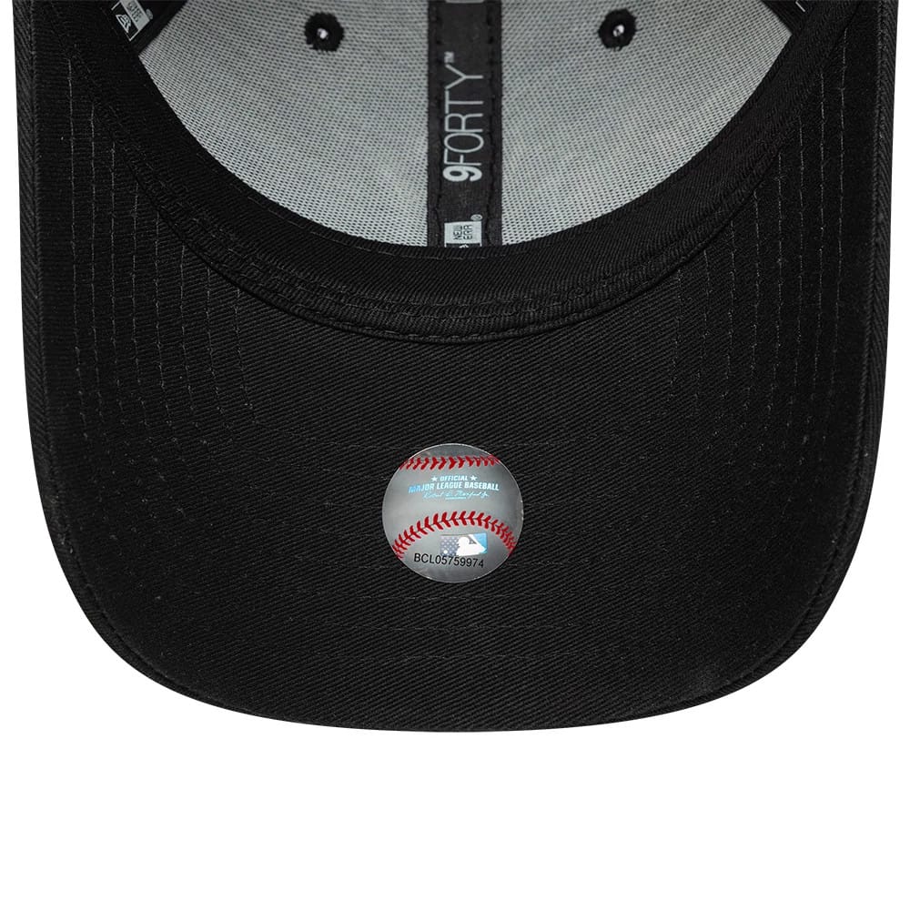 Pictured is this MLB Icon New York Yankees 9FORTY cap in black. 5