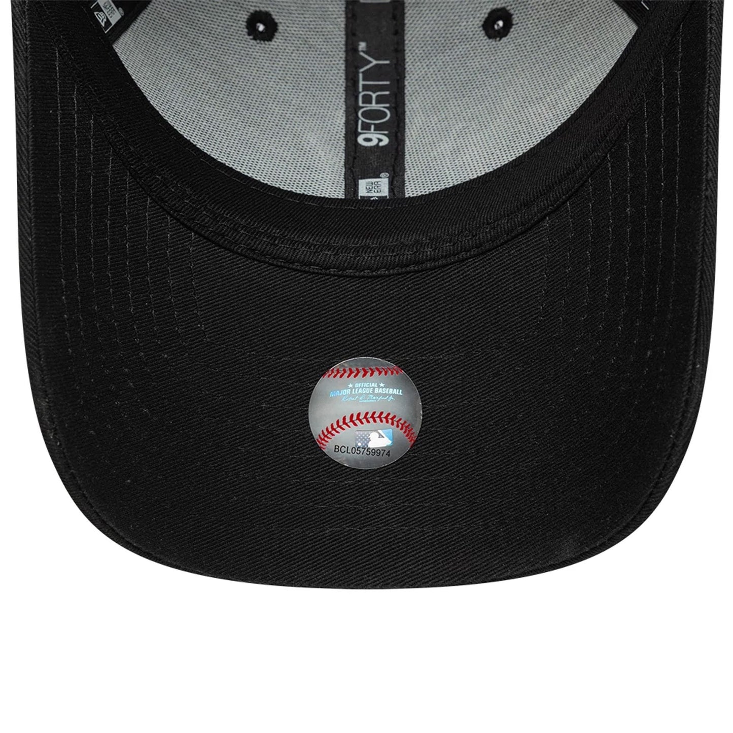Pictured is this MLB Icon New York Yankees 9FORTY cap in black. 5