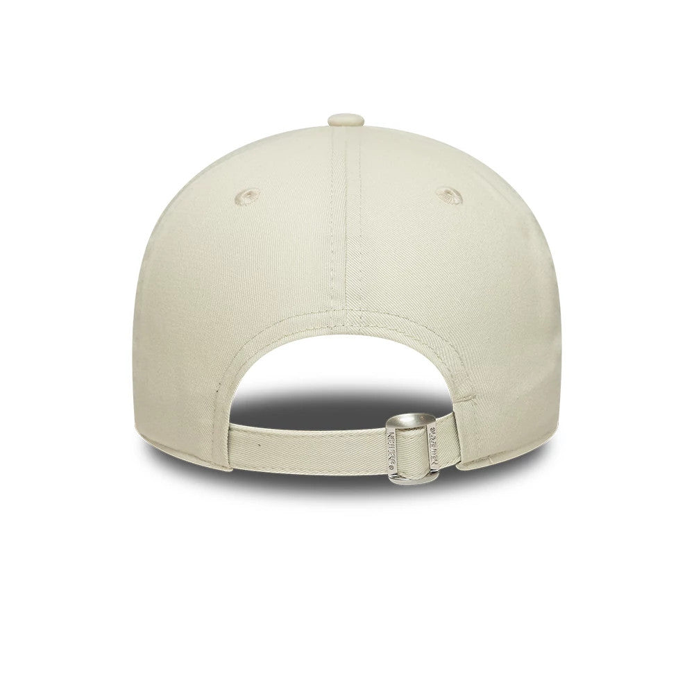 New York Yankees MLB World Series Patch Cream New Era 9FORTY Adjustable Cap, rear view showing the cream-coloured adjustable strap with a buckle, light cream crown with matching eyelets, and a finished curve of the back panels.