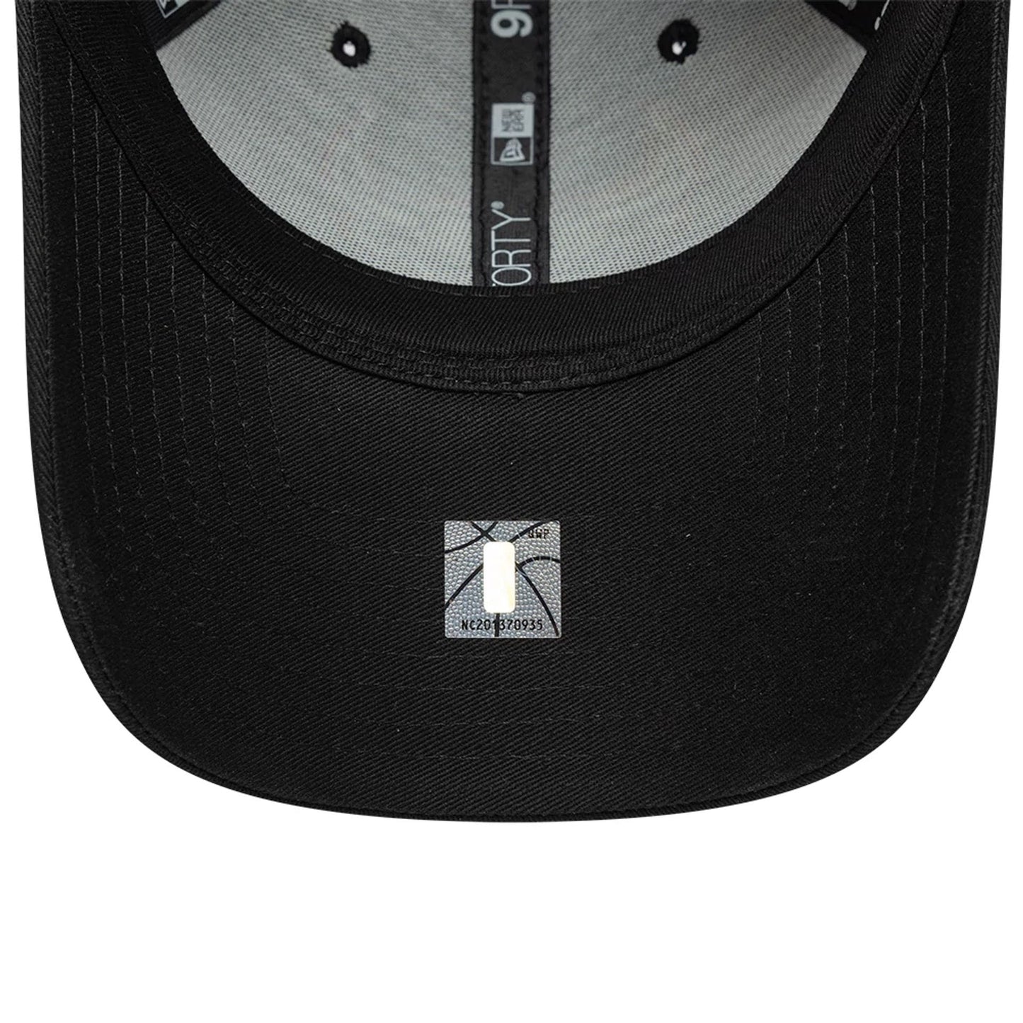 Pictured is this NBA Team Outline Chicago Bulls 9FORTY cap in black. 5