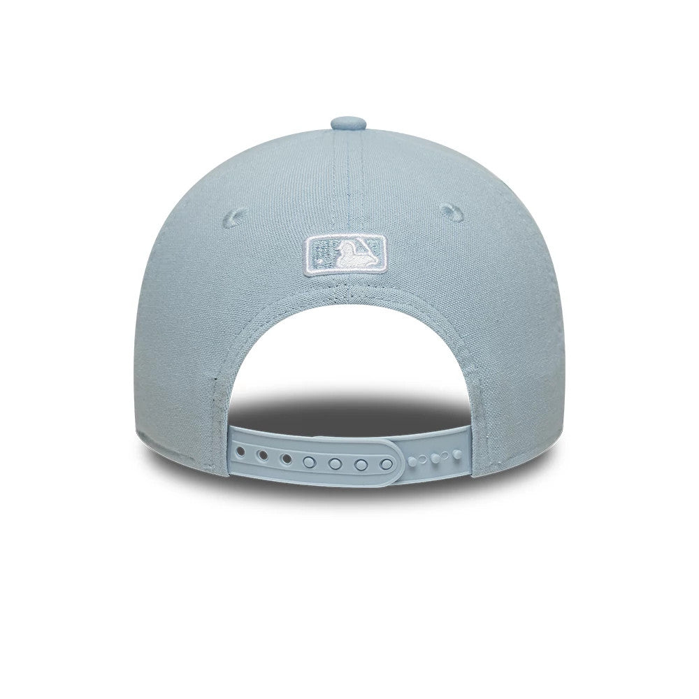 Pictured is this MLB Linen New York Mets 9FORTY M-Crown cap in pastel blue. 4