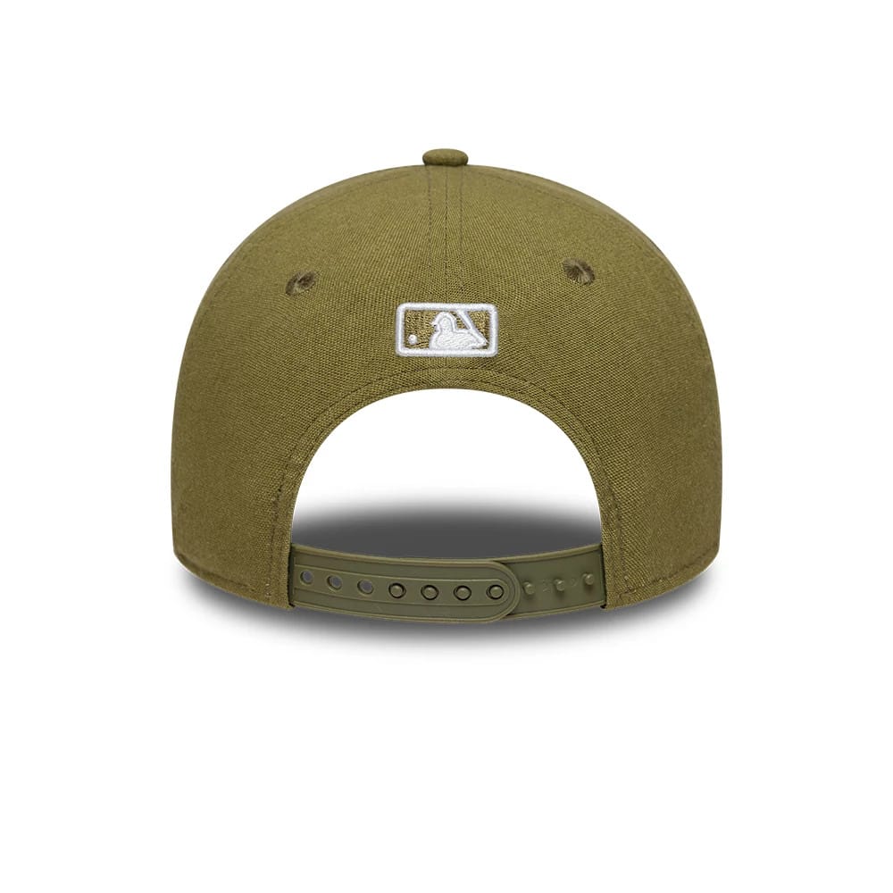 Pictured is this MLB Linen LA Dodgers 9FORTY M-Crown cap in Dark Green. 4