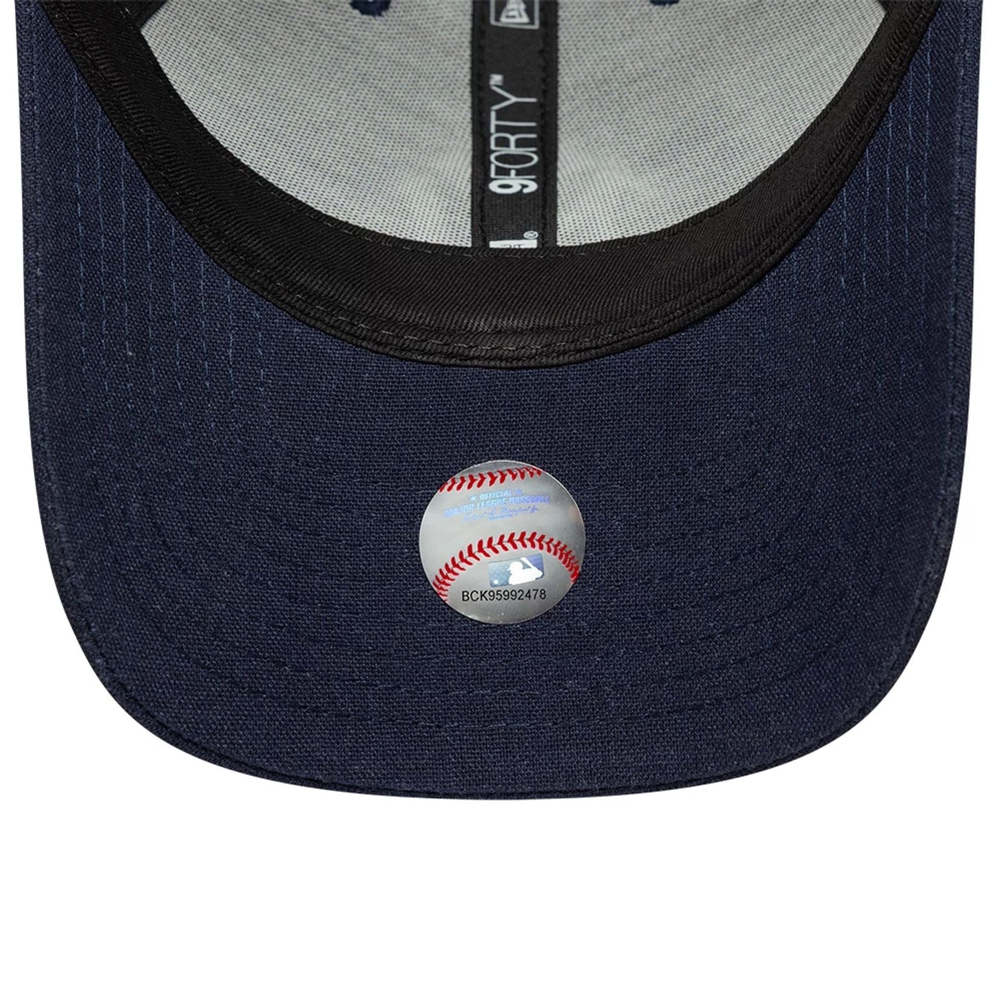 Pictured is this MLB Linen New York Yankees 9FORTY M-Crown cap in navy. 5