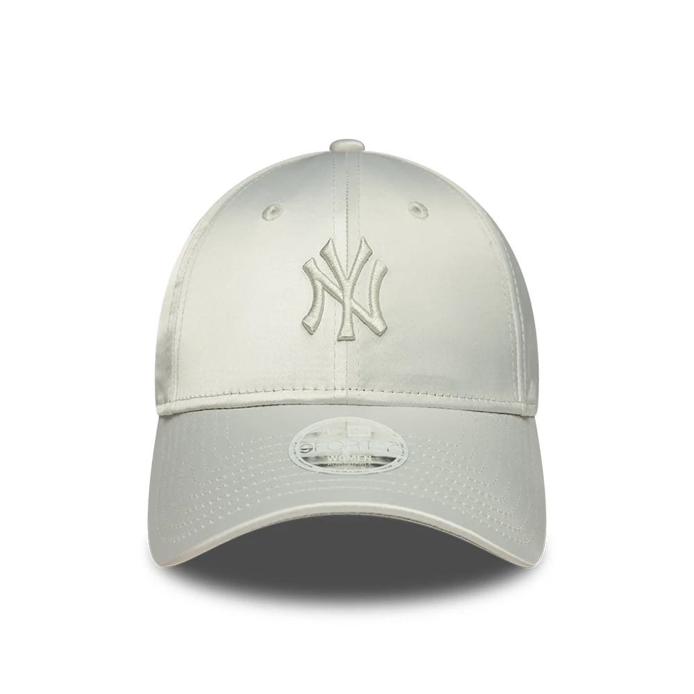 New York Yankees Womens MLB Satin Bow Back Grey New Era 9FORTY Adjustable Cap, front view showing the raised embroidered NY logo on the structured grey crown, featuring the grey curved visor and a 9FORTY size sticker on the visor.