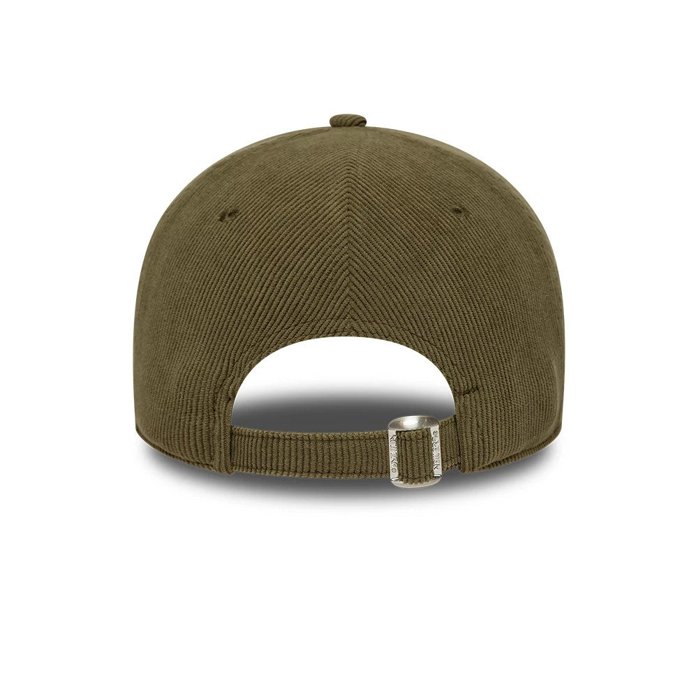 New York Yankees MLB Soft Cord Dark Green New Era 9FORTY Adjustable Cap, rear view showing the absence of a logo at the centre of the structured dark green corduroy crown, featuring a fabric strap with a buckle for adjustments.