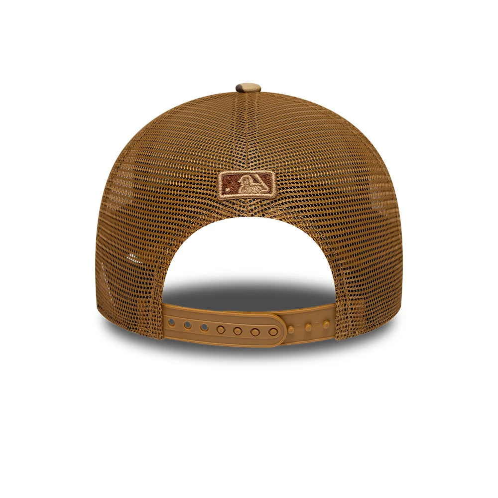 San Diego Padres MLB Wordmark Duck Camo New Era 9FORTY M-Crown Adjustable Cap, rear view showing the brown embroidered MLB Batterman logo centred on the mesh back panels, with an adjustable snapback closure below.