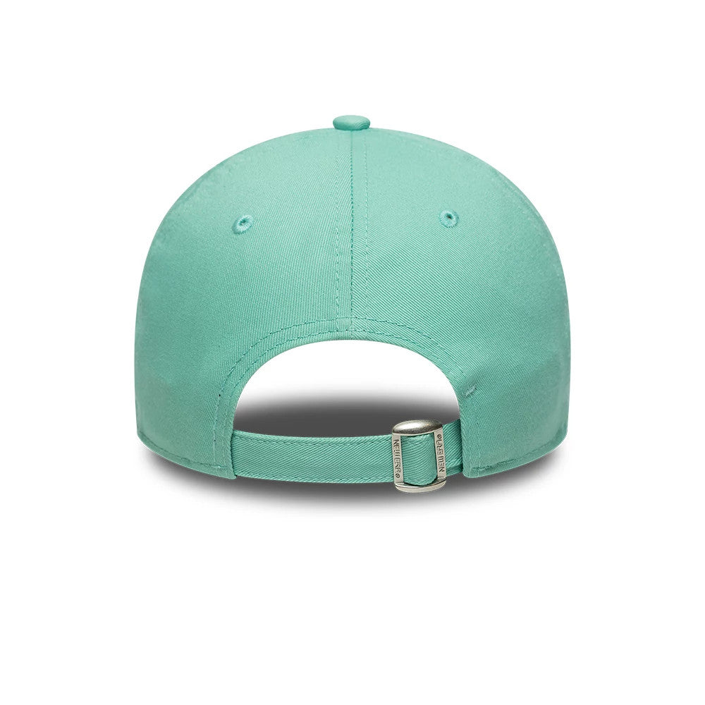 Pictured is this MLB League Essential New York Yankees 9TWENTY cap in pastel green. 4