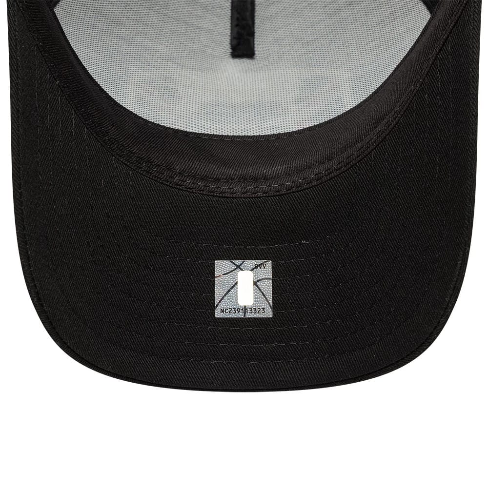 Pictured is this NBA Chicago Bulls 9FORTY M-Crown A-Frame Trucker cap in black. 5