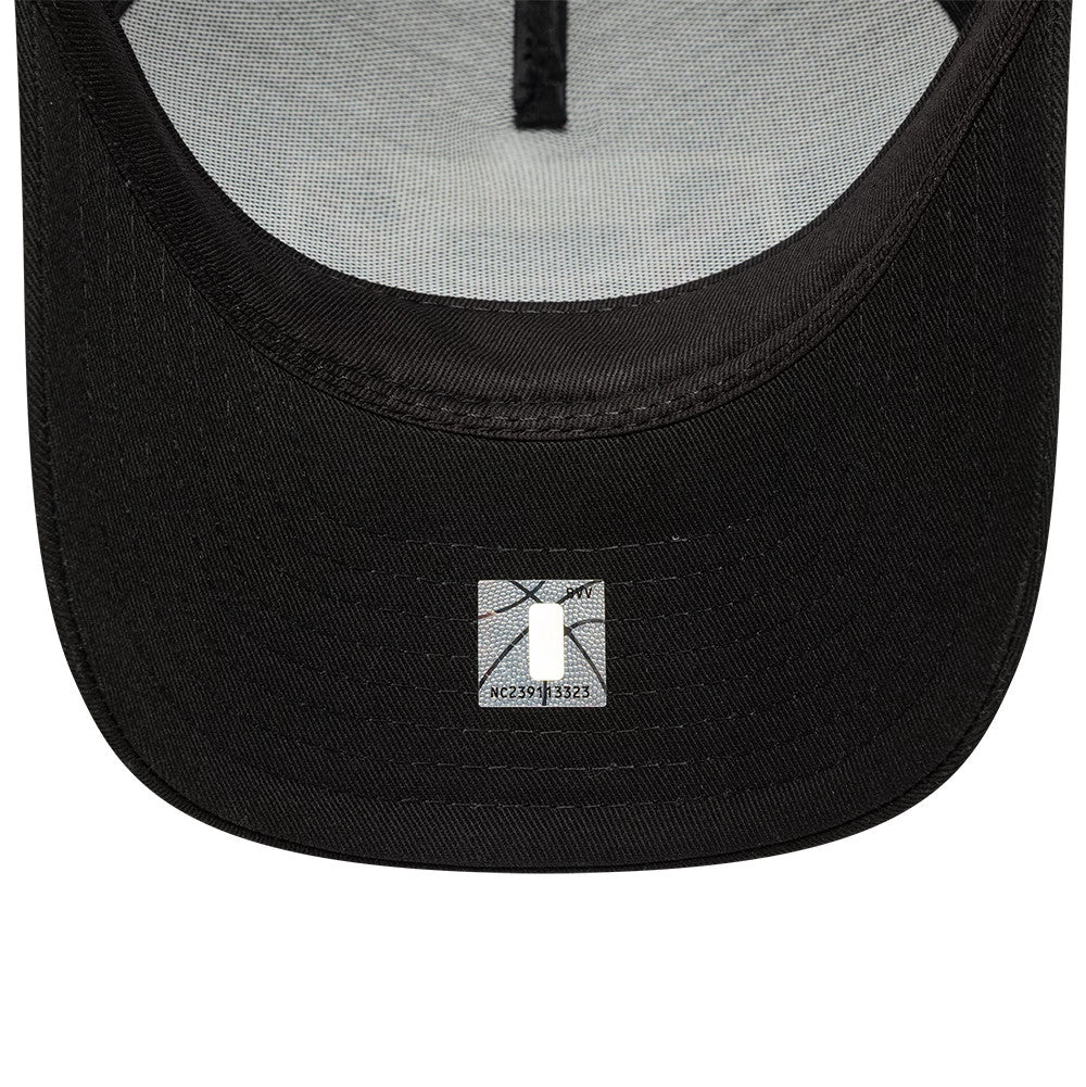 Chicago Bulls NBA Black New Era 9FORTY M-Crown A-Frame Trucker Adjustable Cap, inside view showing the grey mesh lining, black taping along the seam, a flat black undervisor, and a small rectangular sticker placed centrally.