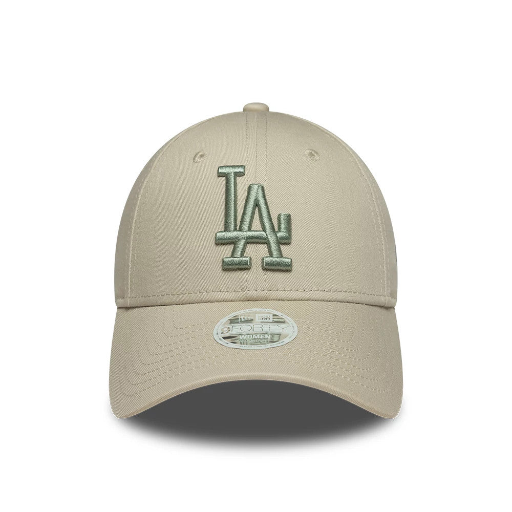 LA Dodgers Womens MLB League Essential Light Beige New Era 9FORTY Adjustable Cap, front view showing the raised olive green LA logo embroidered on the structured light beige crown, with a 9FORTY size sticker on the matching curved visor.