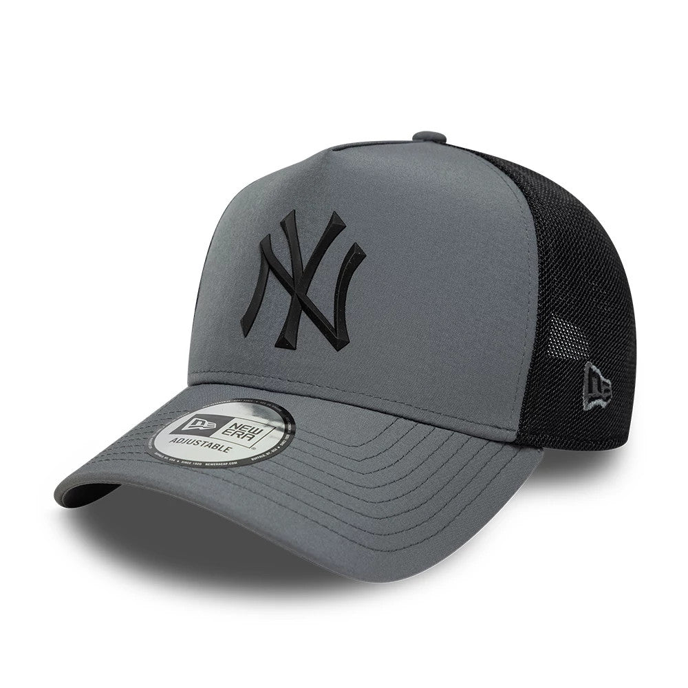 New York Yankees MLB Sport Charcoal New Era 9FORTY E-Frame Trucker Adjustable Cap, front view showing the black raised embroidered NY logo on the front panel, with a curved visor featuring a 9FORTY size sticker and mesh rear panels.