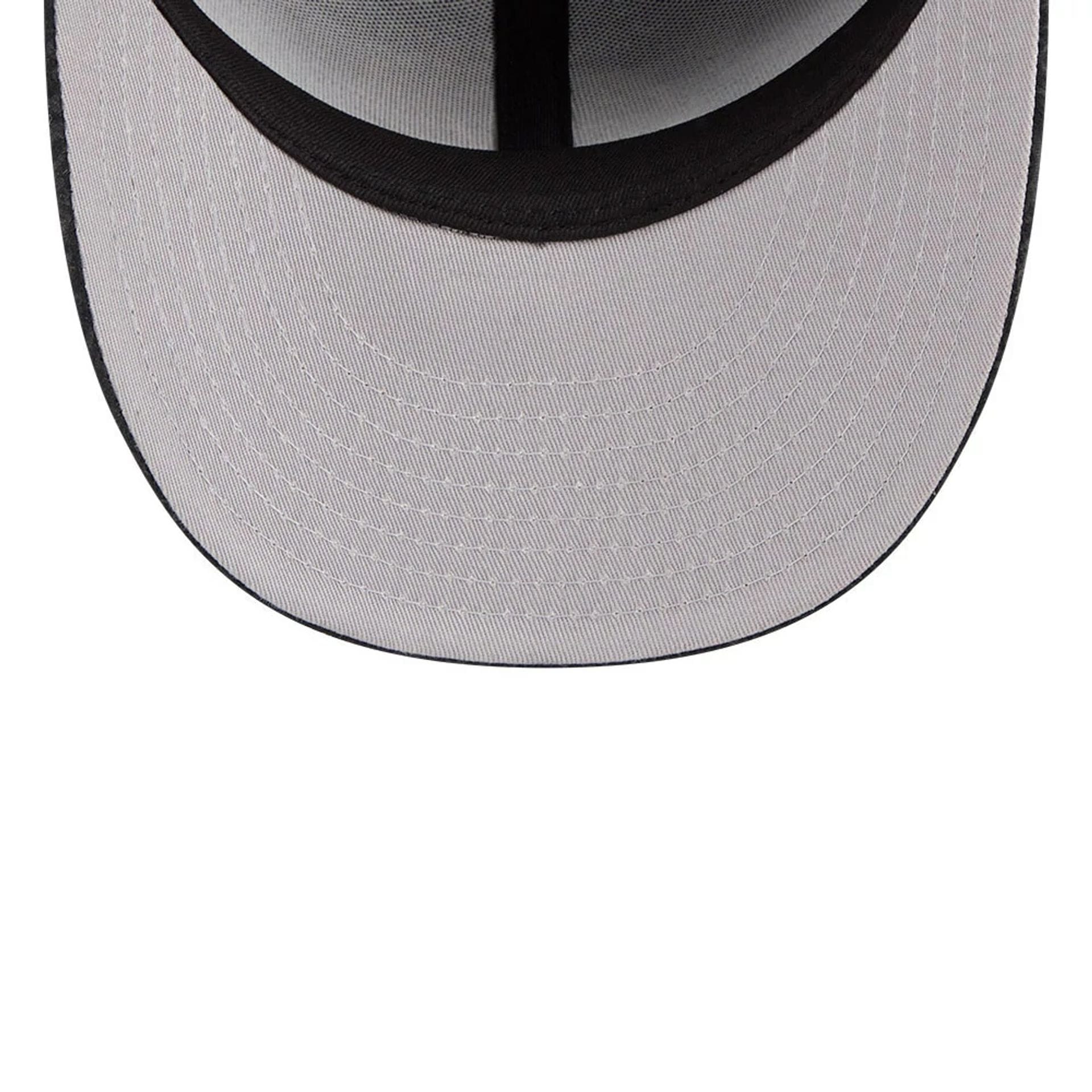 Pictured is this NBA Brushed Cotton Chicago Bulls 59FIFTY Fitted cap in black. 2
