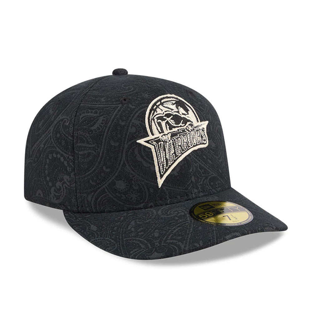 Golden State Warriors NBA Brushed Cotton Black New Era 59FIFTY Fitted Cap, three-quarter view showing an embroidered Warriors logo in cream on the front panels, a paisley pattern covering the cap.