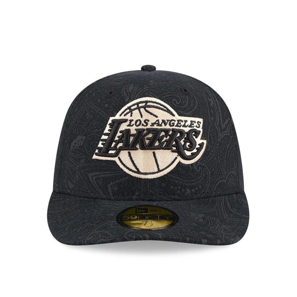 LA Lakers NBA Brushed Cotton Black New Era 59FIFTY Fitted Cap, front view showing the cream and black embroidered Lakers logo on the front panel, with a gold 59FIFTY size sticker on the black patterned flat visor.