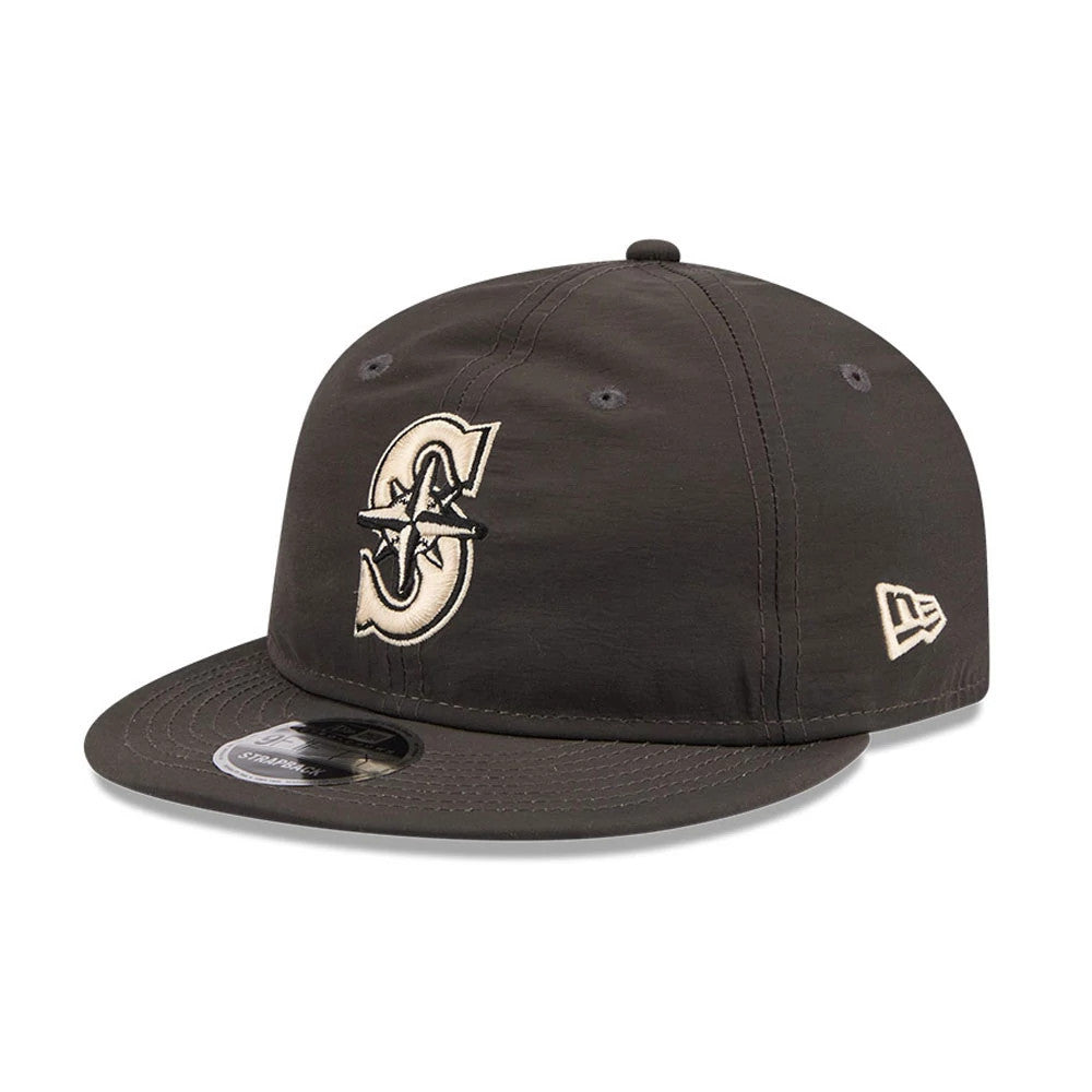 Seattle Mariners MLB Nylon Black Retro Crown New Era 9FIFTY Adjustable Cap, three-quarter view showing cream embroidered team logo on the front panel, a curved black visor with 9FIFTY size sticker, and the New Era flag logo on the left side.