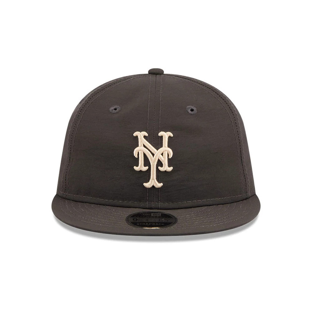 New York Mets MLB Nylon Black Retro Crown New Era 9FIFTY Adjustable Cap, front view showing the cream embroidered Mets logo on the structured black crown, with a matching black visor and a 9FIFTY size sticker on the bill.