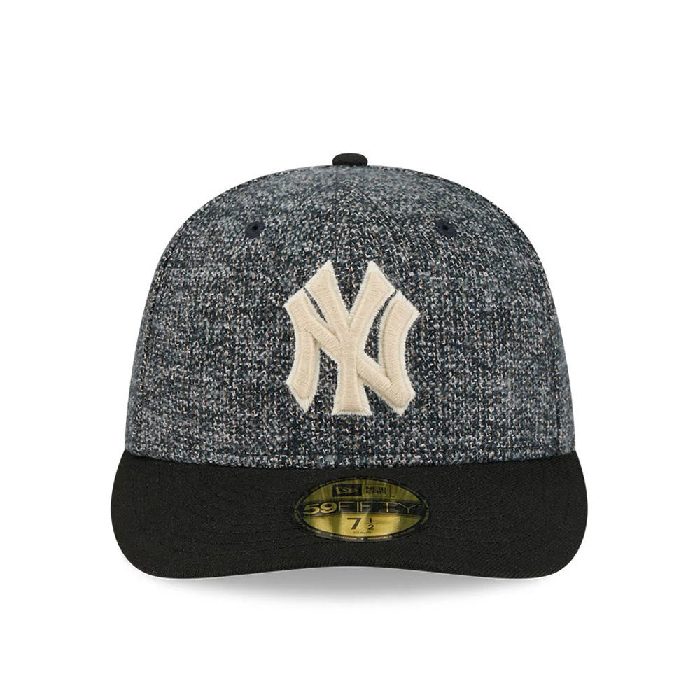 New York Yankees MLB Tweedy Cotton Black New Era 59FIFTY Fitted Cap, front view showing a raised beige embroidered NY logo on a textured tweedy cotton crown, a solid black flat visor with a gold 59FIFTY size sticker centrally placed.