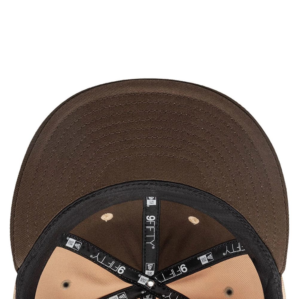 Pictured is this MLB Gothic Script New York Yankees Retro Crown 9FIFTY cap in beige. 6