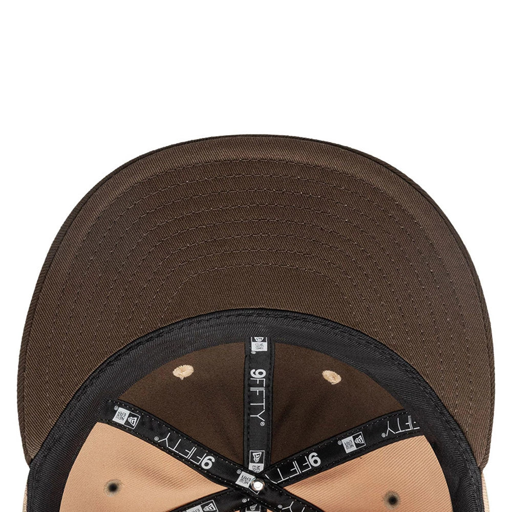 Pictured is this MLB Gothic Script New York Yankees Retro Crown 9FIFTY cap in beige. 6
